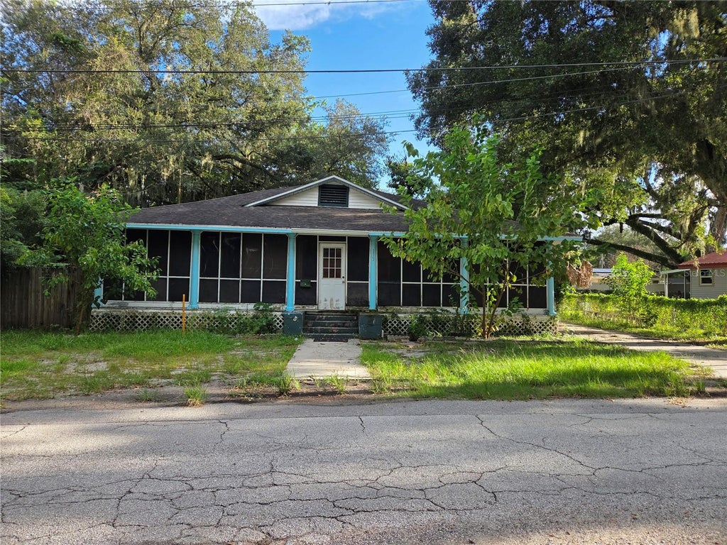 Photo of 113 W Strickland Street, Plant City, FL 33563 (MLS # TB8546765)