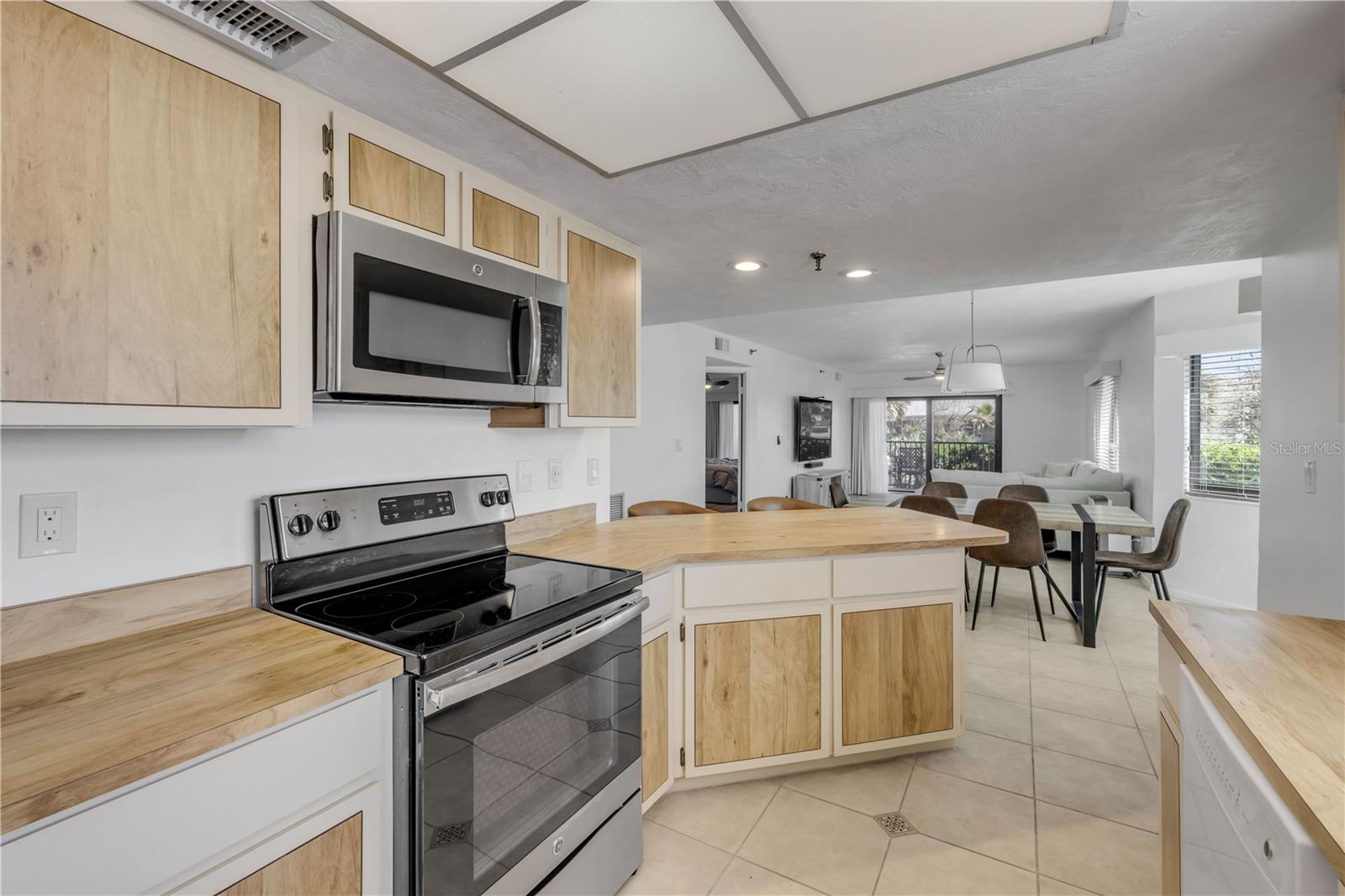 CLUB OCEANIA CONDO PH 01 & 02 - Residential