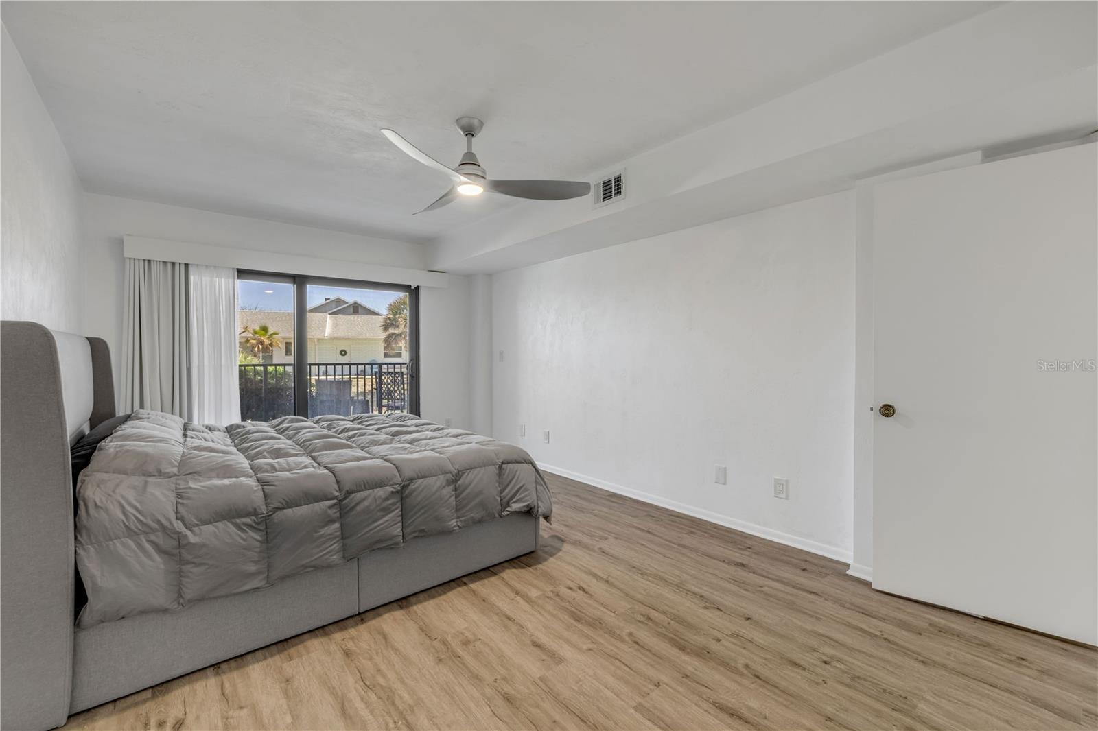 CLUB OCEANIA CONDO PH 01 & 02 - Residential