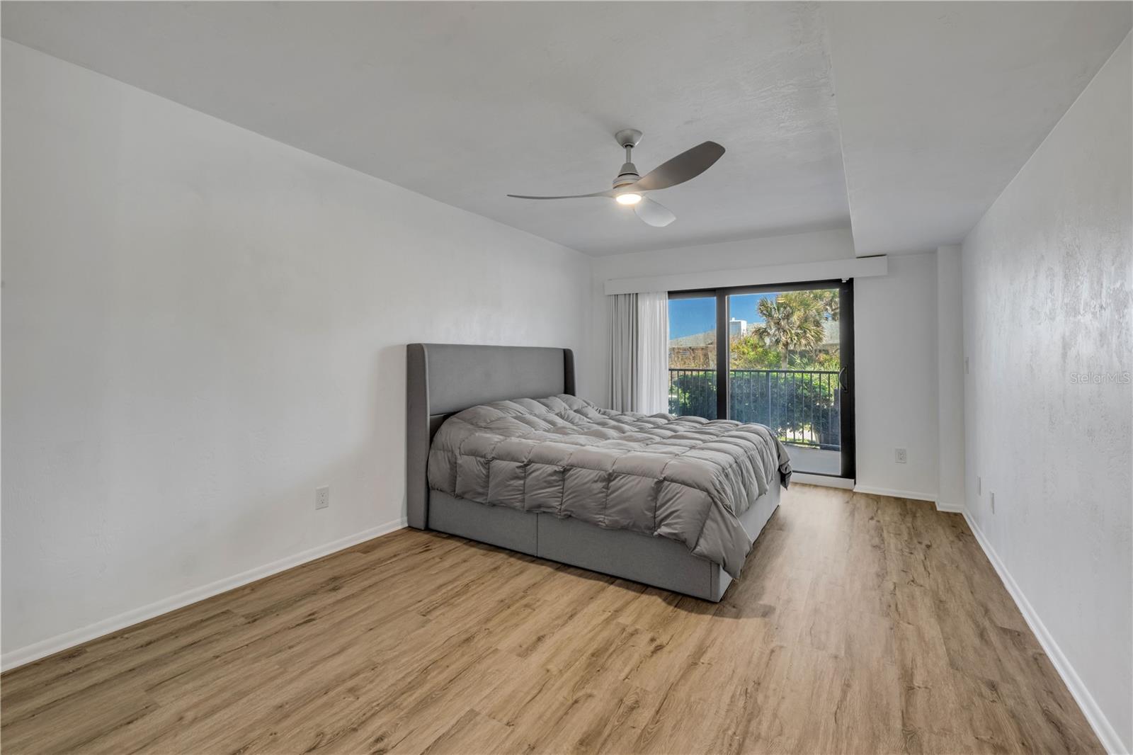 CLUB OCEANIA CONDO PH 01 & 02 - Residential