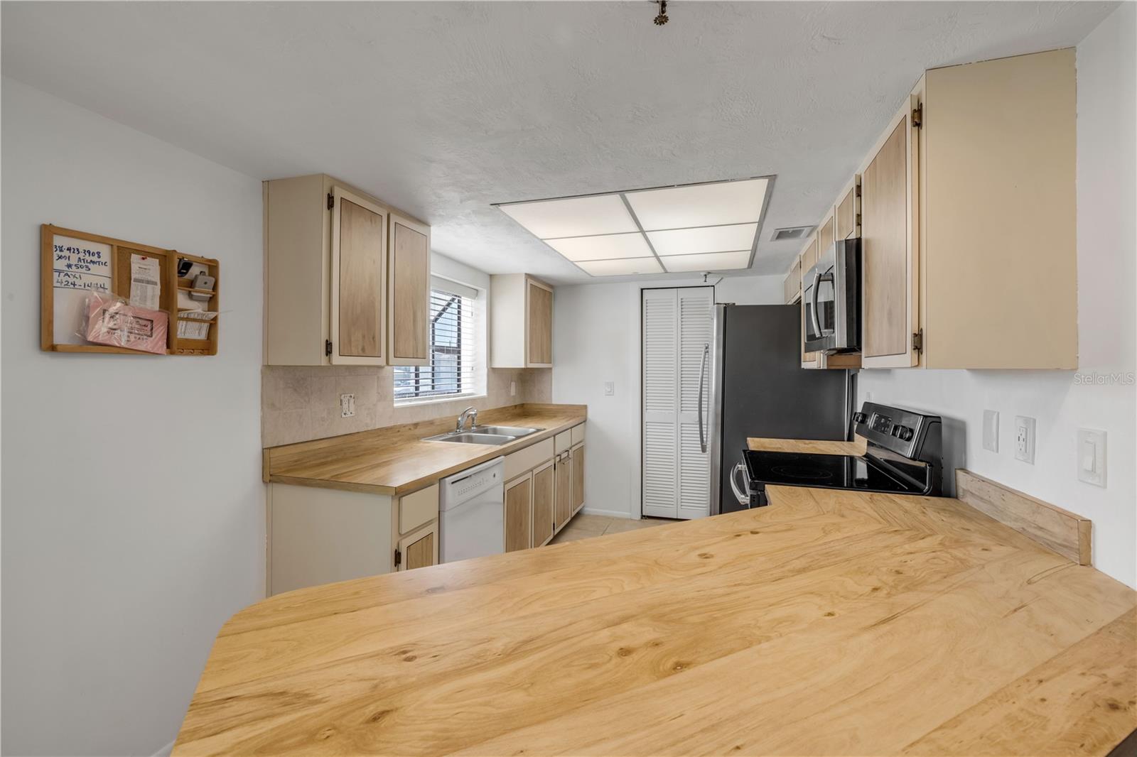 CLUB OCEANIA CONDO PH 01 & 02 - Residential