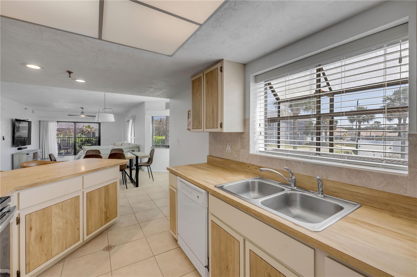 CLUB OCEANIA CONDO PH 01 & 02 - Residential