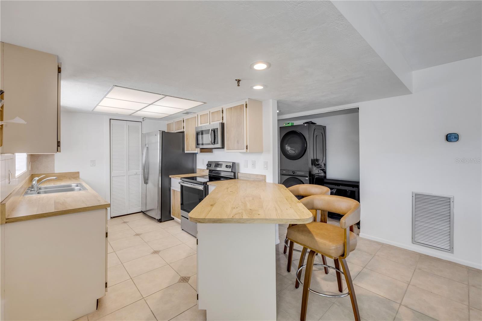 CLUB OCEANIA CONDO PH 01 & 02 - Residential