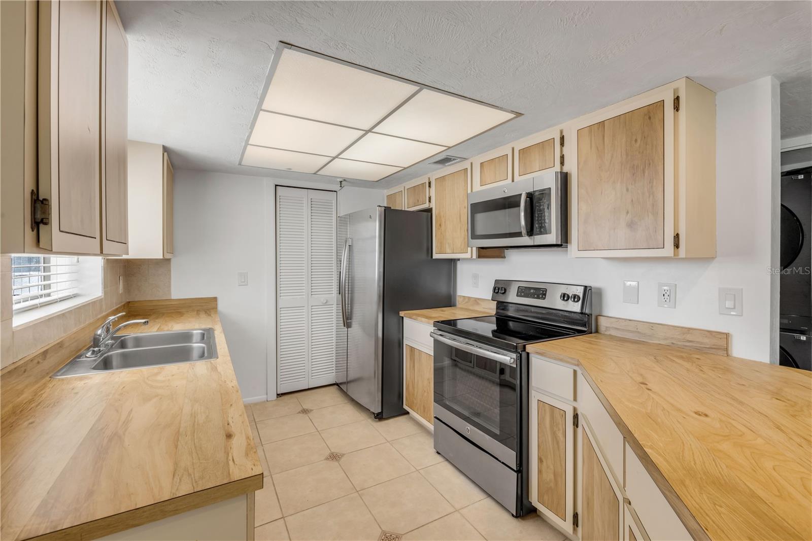 CLUB OCEANIA CONDO PH 01 & 02 - Residential