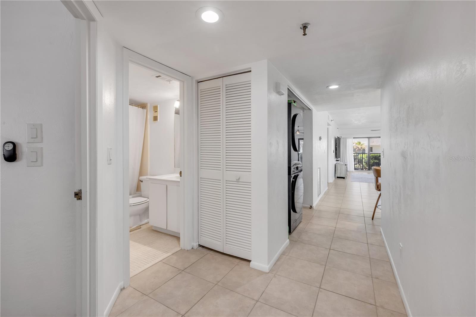 CLUB OCEANIA CONDO PH 01 & 02 - Residential