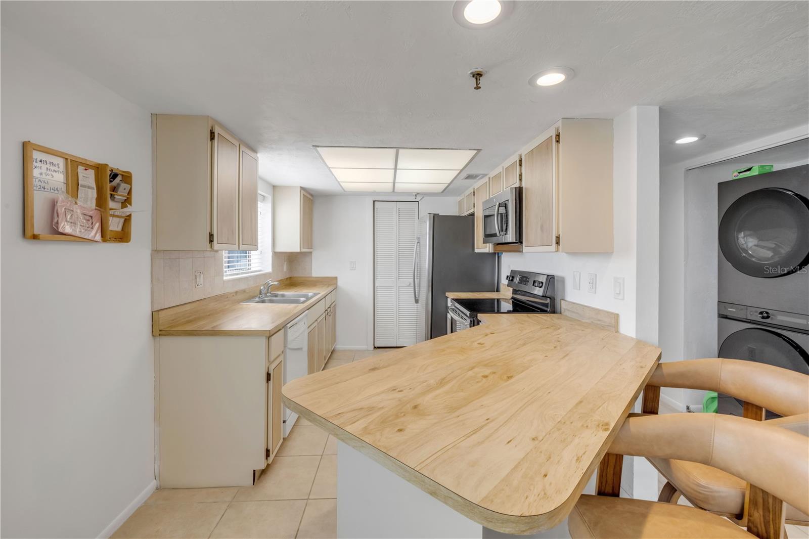 CLUB OCEANIA CONDO PH 01 & 02 - Residential