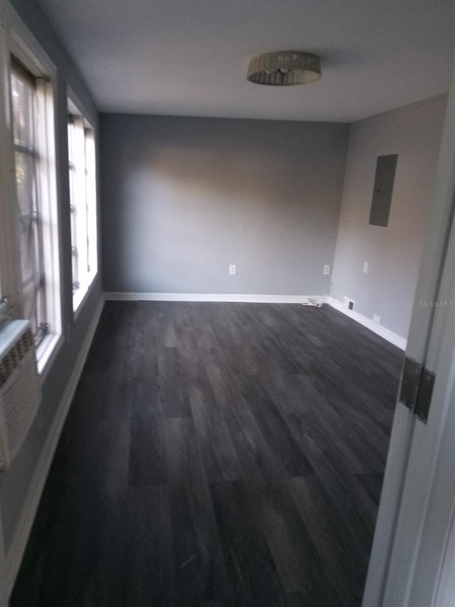 SMITH LAKE VILLAGE - Residential