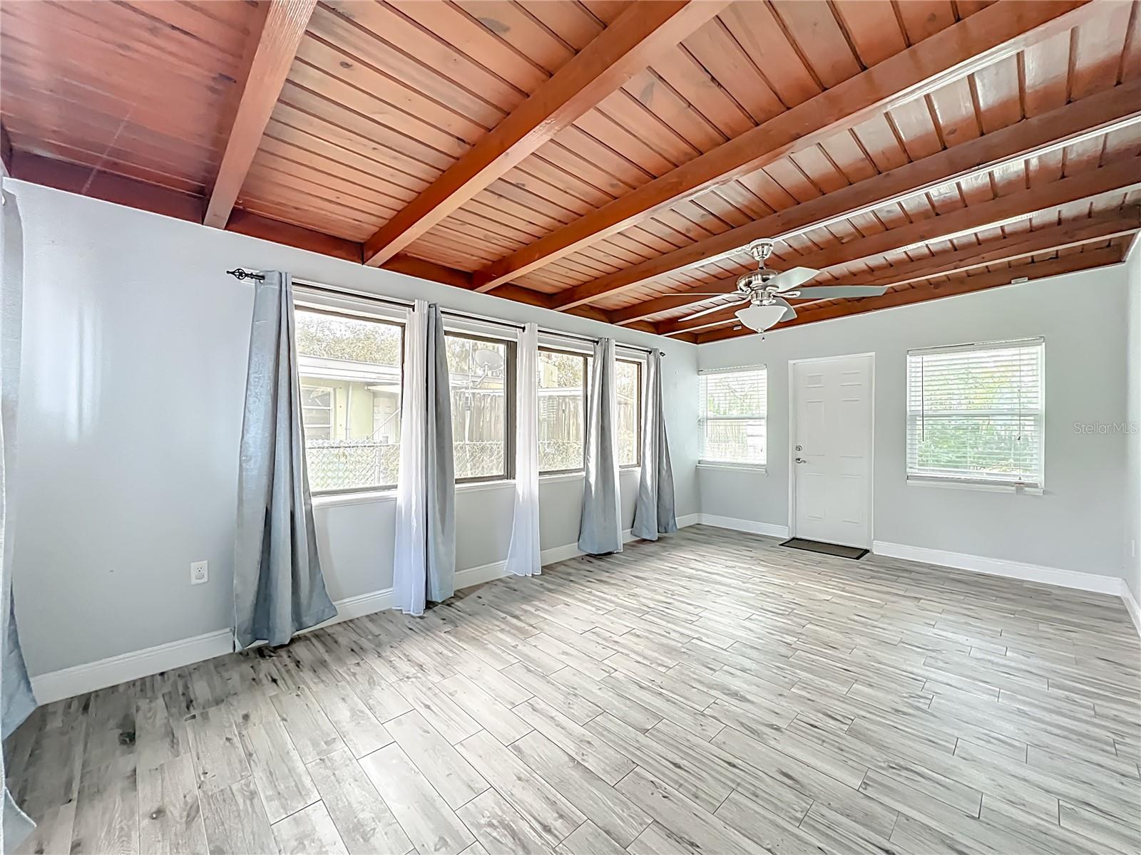 LAKE DRIVE TERRACE - Residential