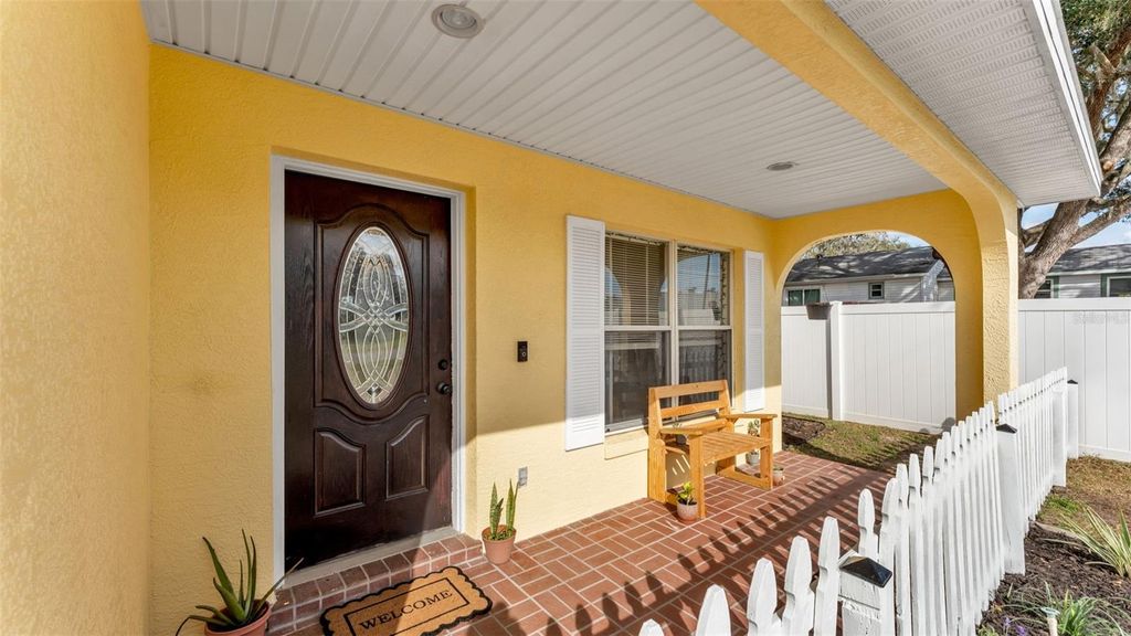 Photo of 702 Lemon Avenue, Dundee, FL 33838 (MLS # L4957906)