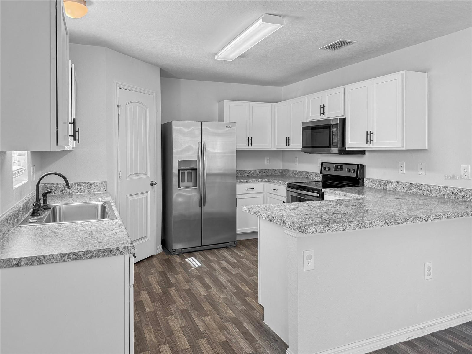 SOUTHWEST QUADRANT PH 01-04 - Residential Lease