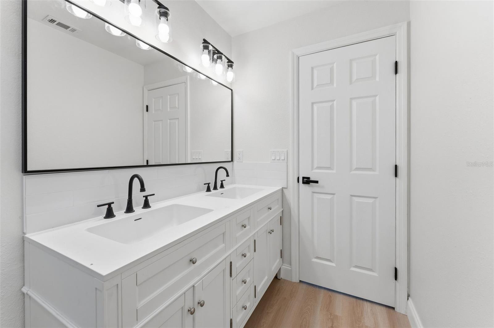 MEADOWGLEN - Residential