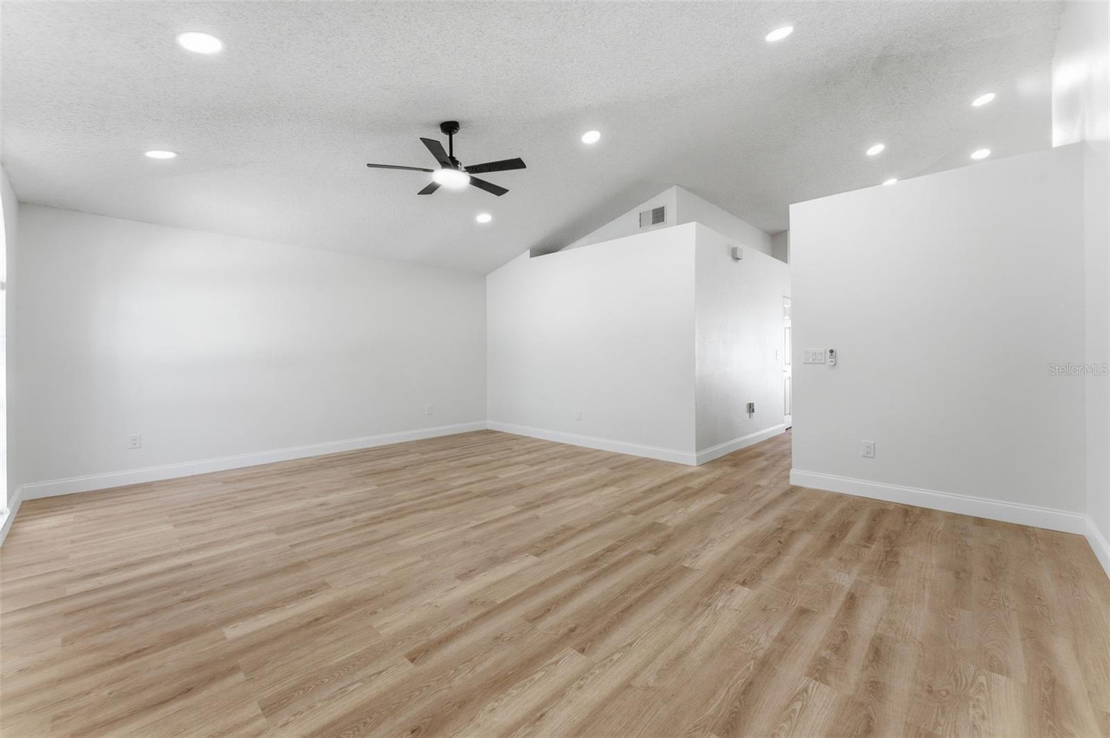 MEADOWGLEN - Residential