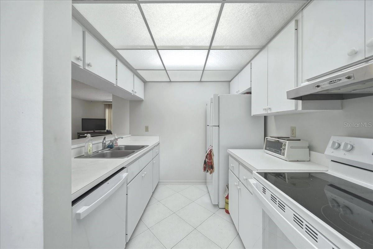 1711 PELICAN COVE ROAD 341, SARASOTA, FL, 34231 3 1711 PELICAN COVE ROAD 341