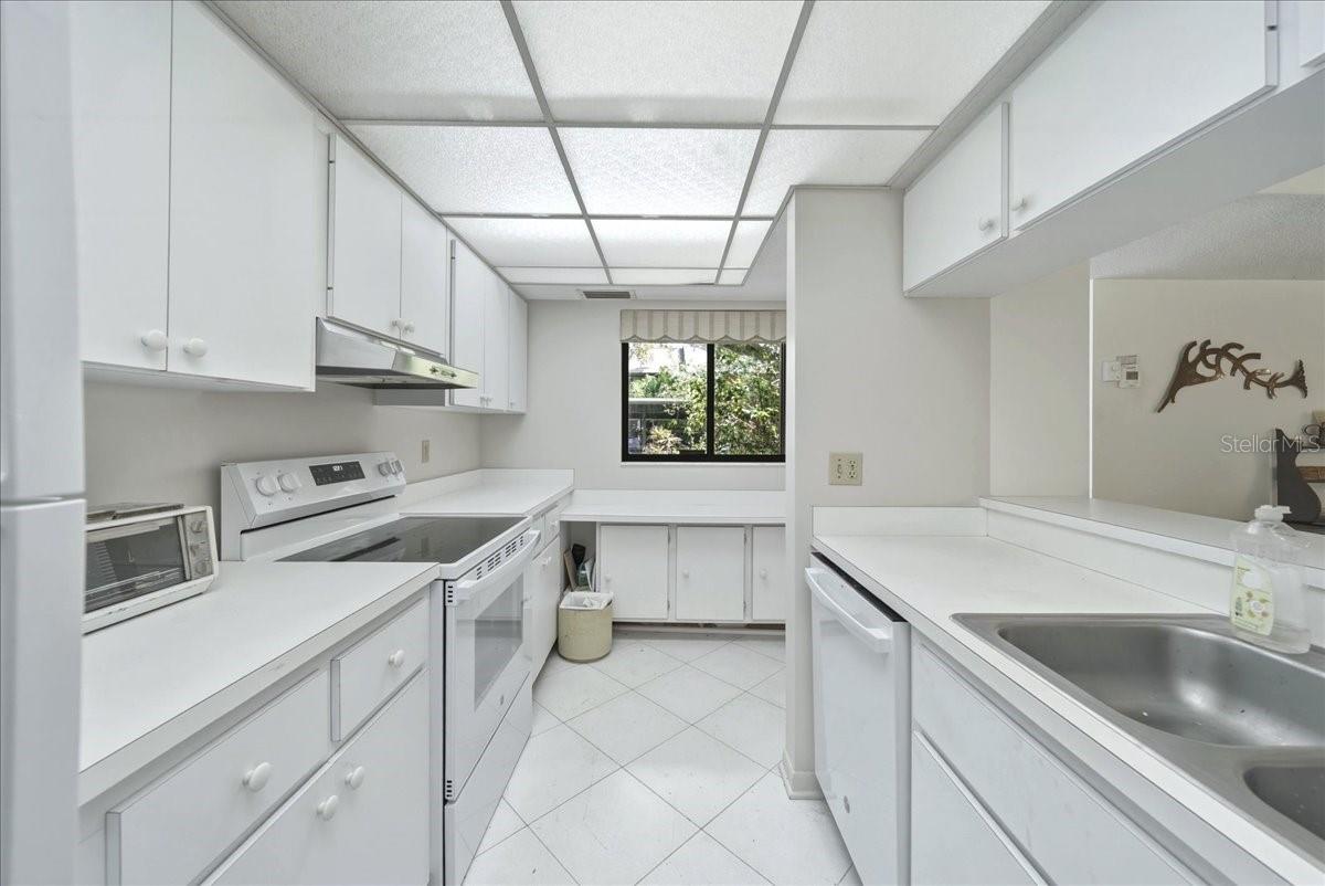 1711 PELICAN COVE ROAD 341, SARASOTA, FL, 34231 2 1711 PELICAN COVE ROAD 341