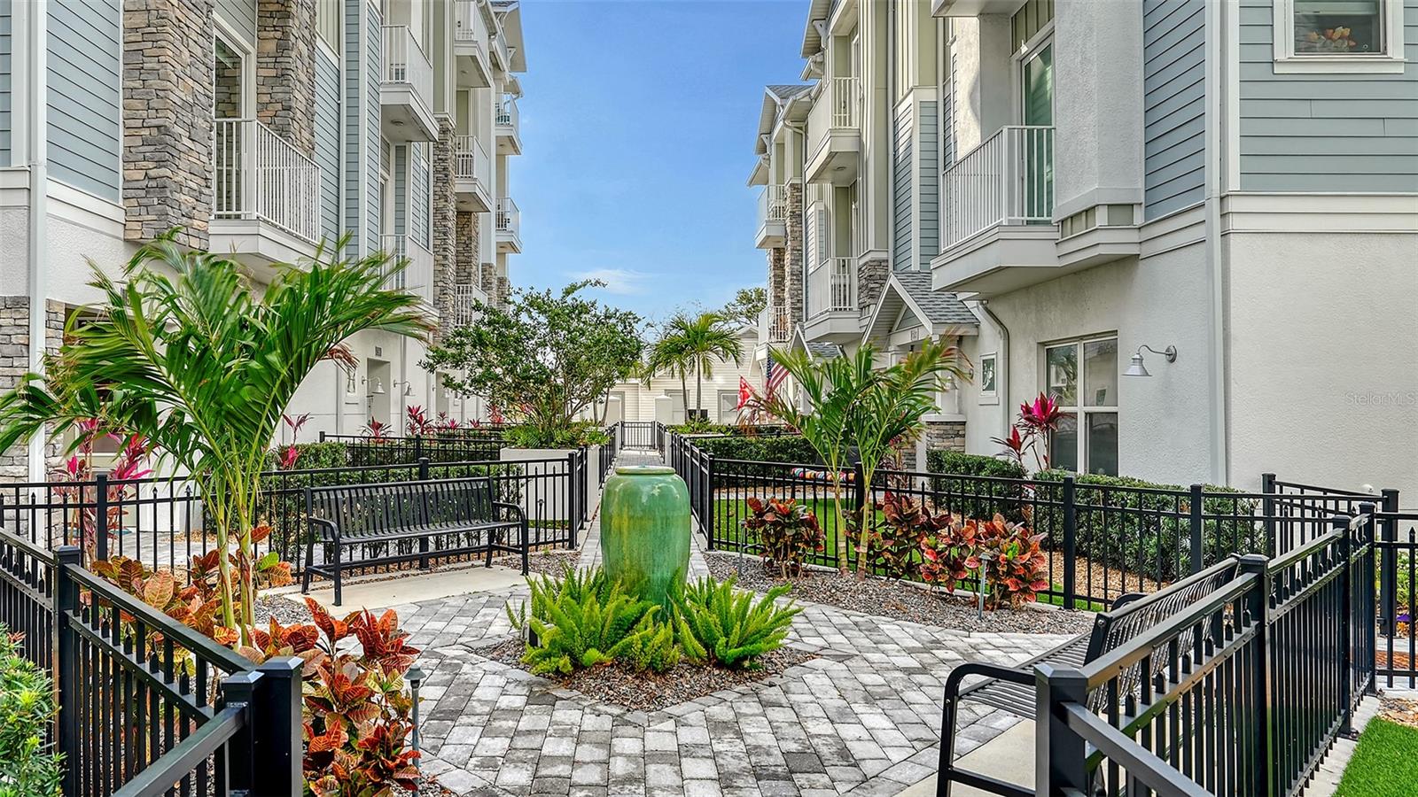 512 LAUREL PARK DRIVE