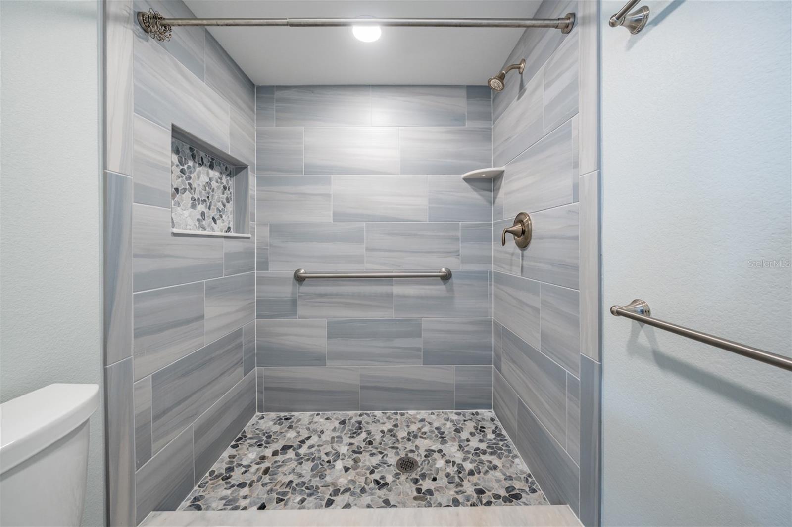 ROYAL STEWART ARMS - Residential