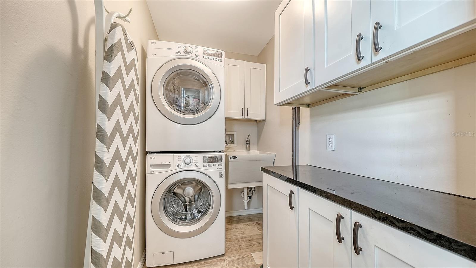 HUNTINGTON POINTE - Residential