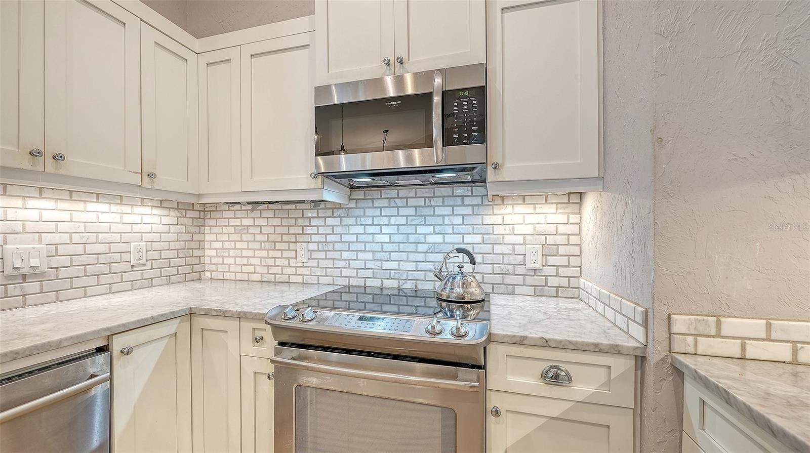 HUNTINGTON POINTE - Residential