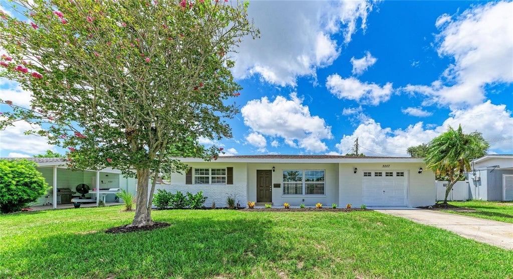 Photo of 3207 19th Avenue W, Bradenton, FL 34205 (MLS # O6437149)