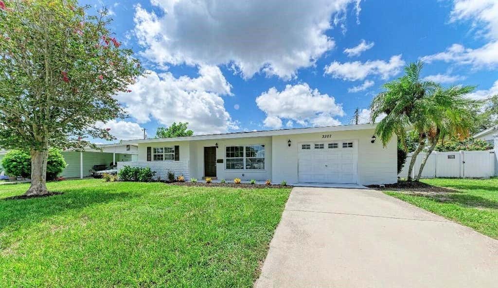 Photo of 3207 19th Avenue W, Bradenton, FL 34205 (MLS # O6437149)