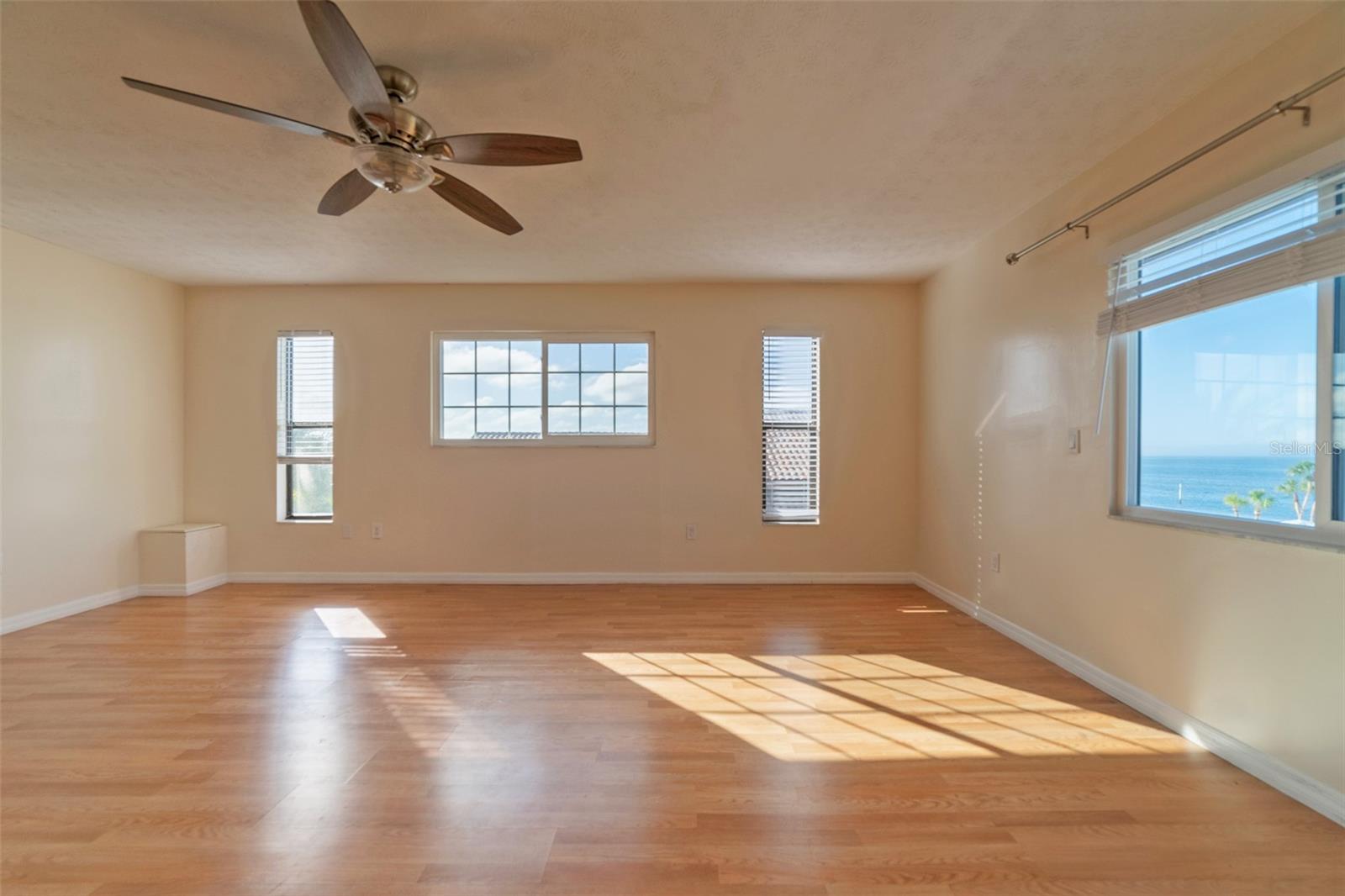 FLOR A MAR - Residential Lease