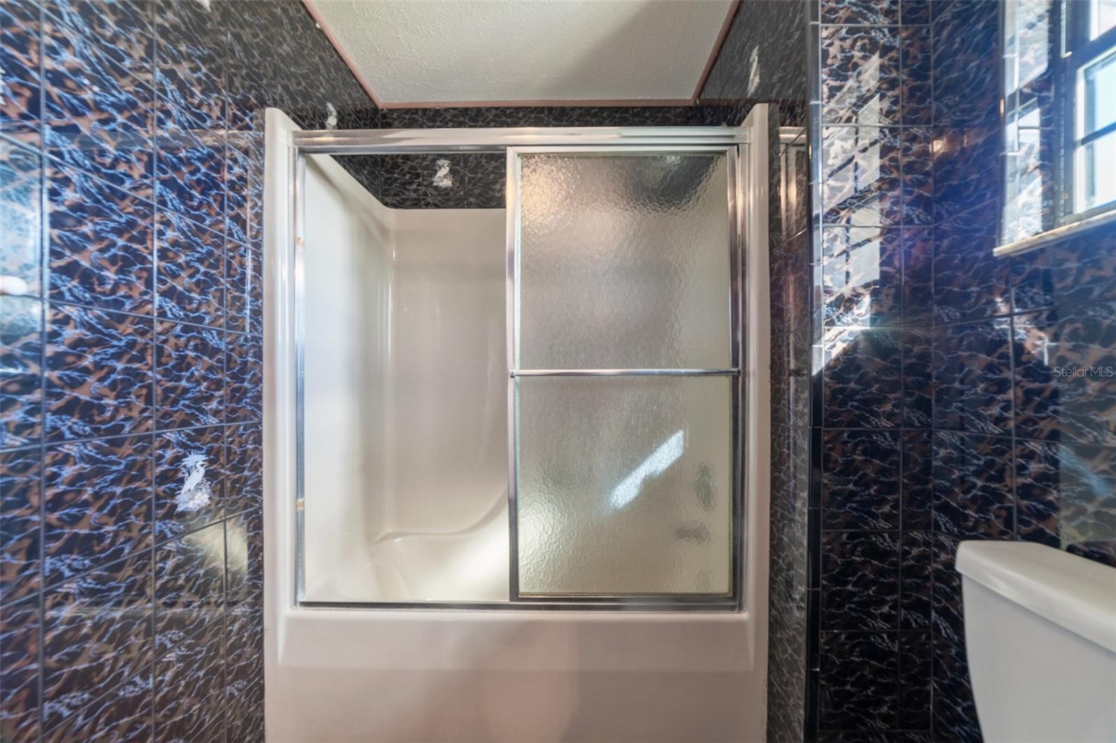 FLOR A MAR - Residential Lease