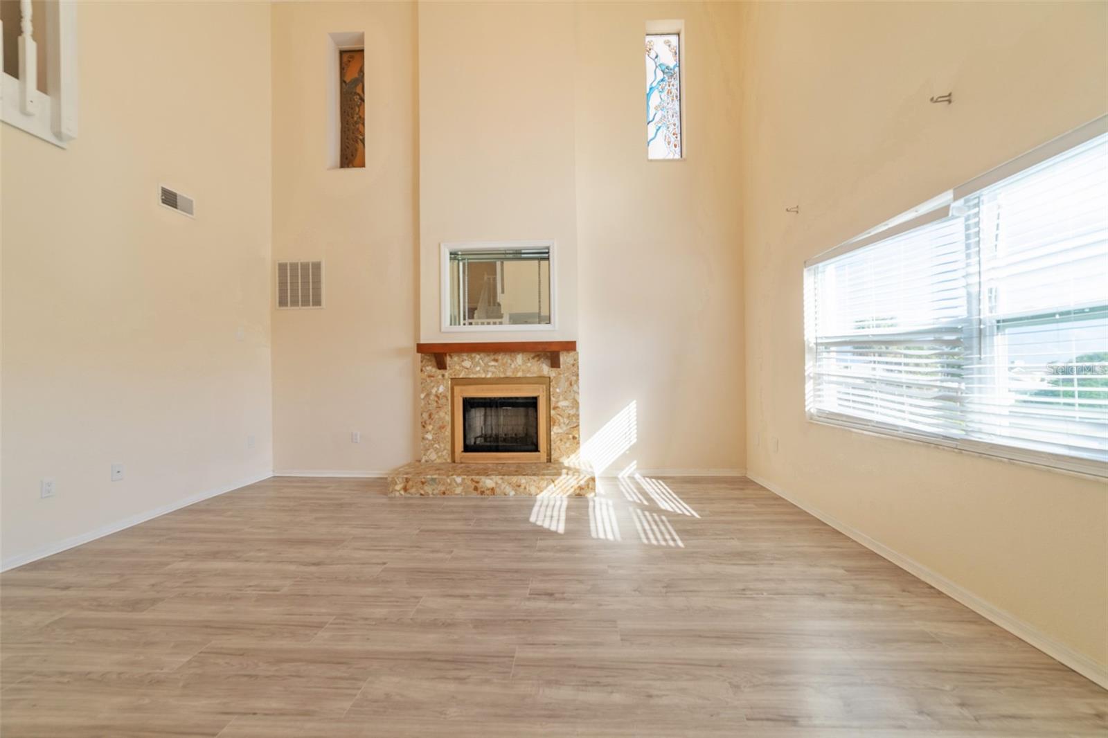 FLOR A MAR - Residential Lease