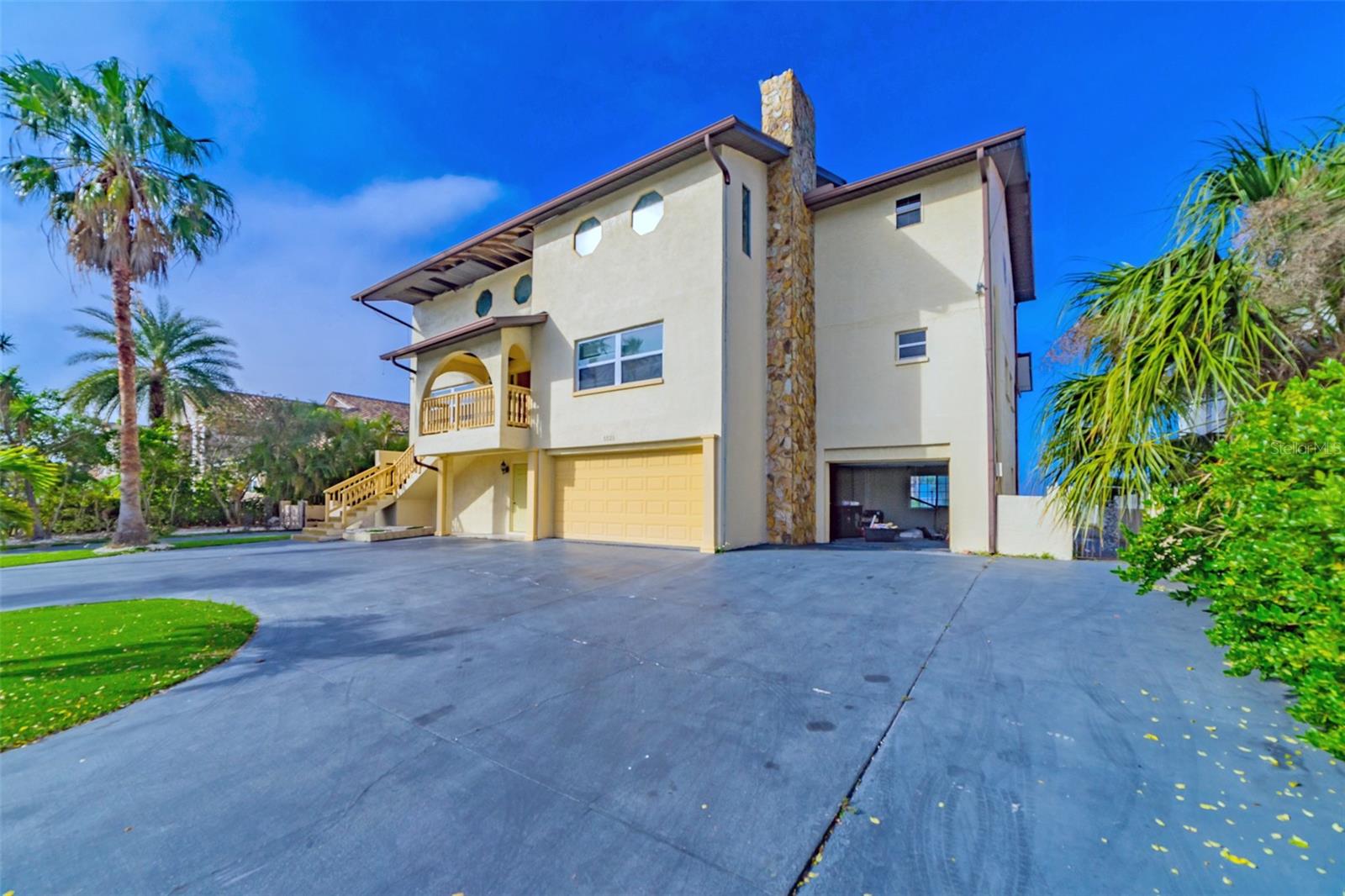 FLOR A MAR - Residential Lease