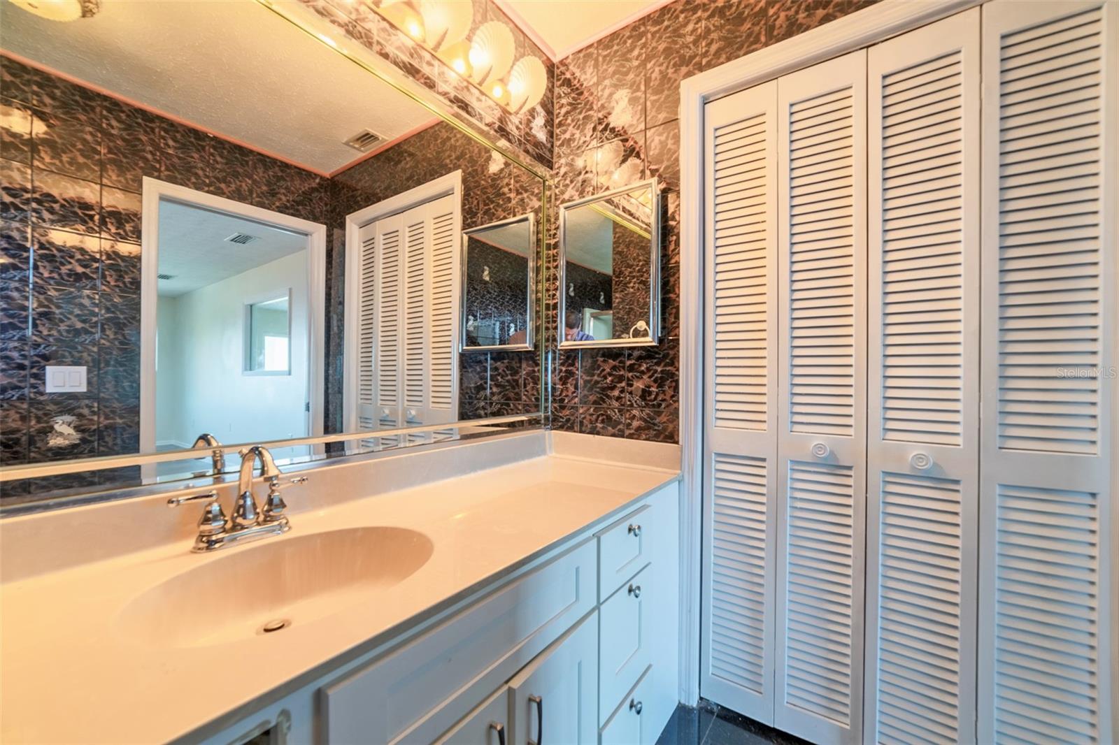 FLOR A MAR - Residential Lease