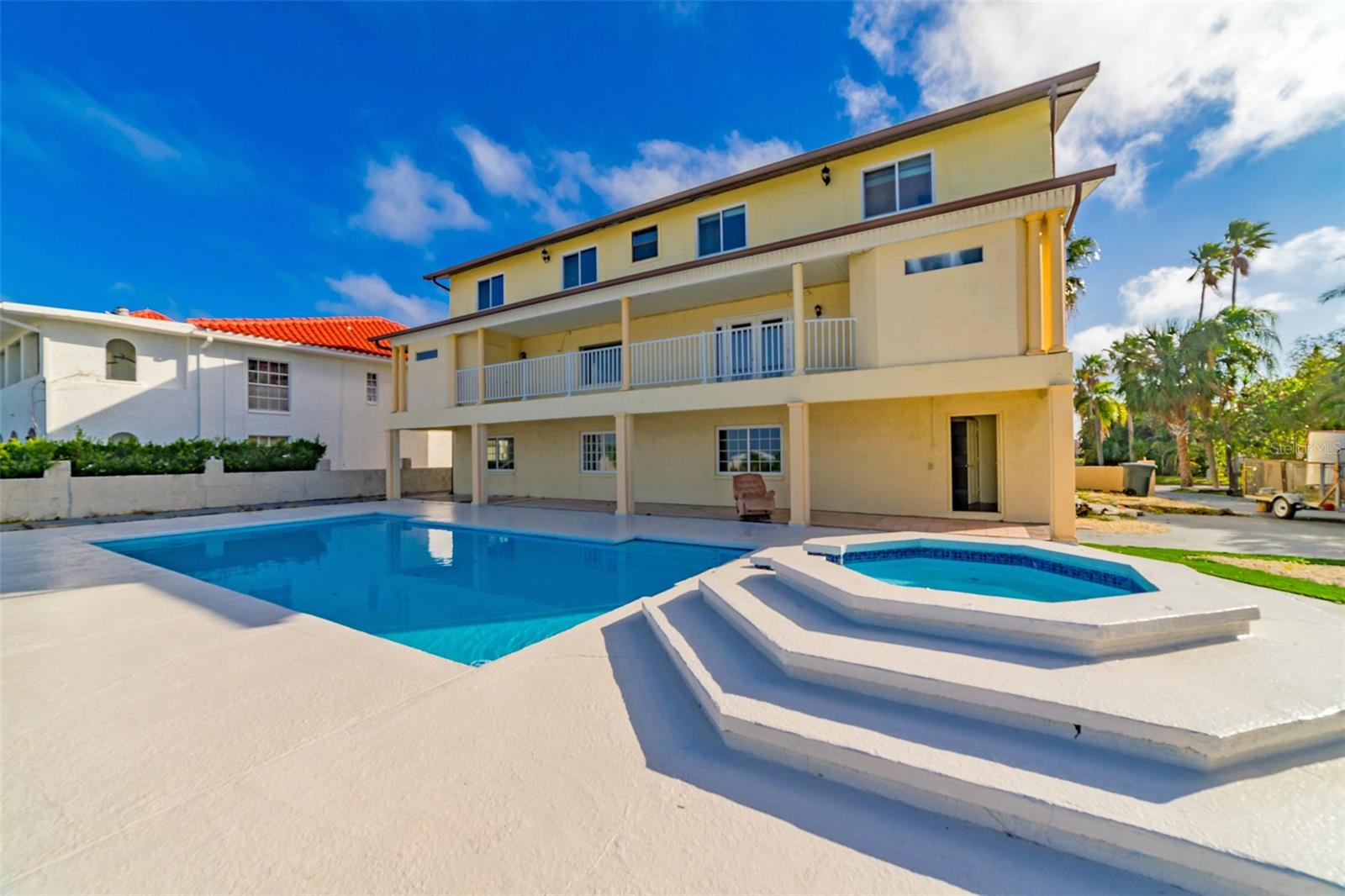 FLOR A MAR - Residential Lease