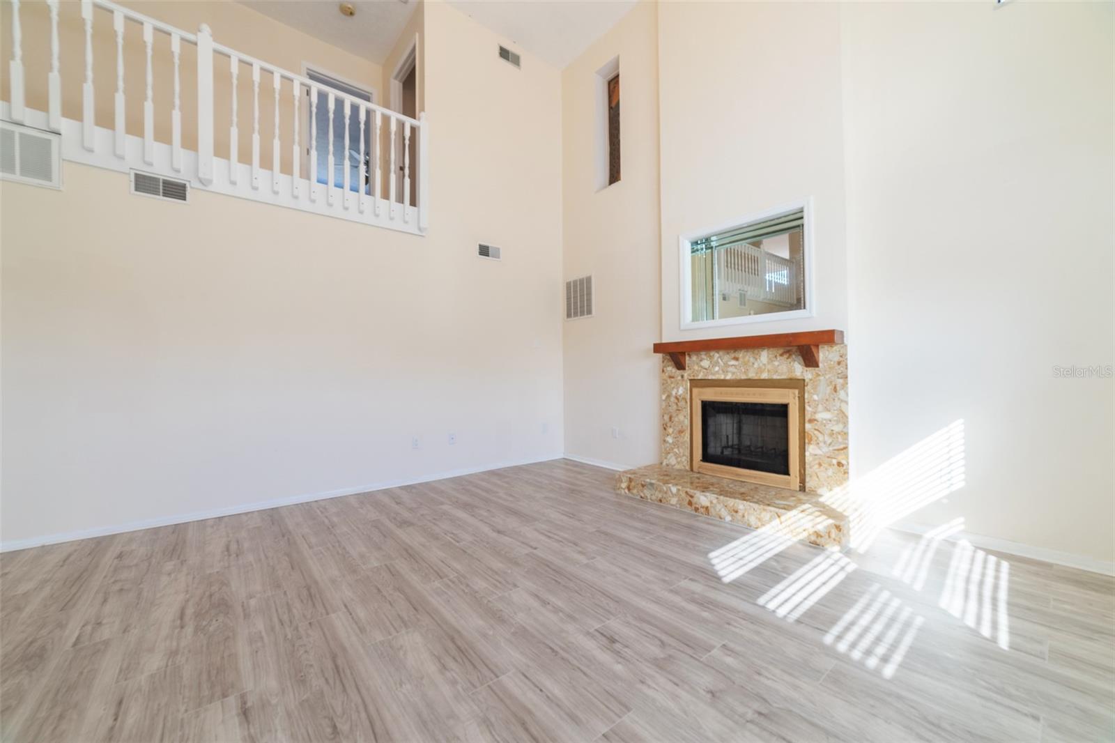 FLOR A MAR - Residential Lease