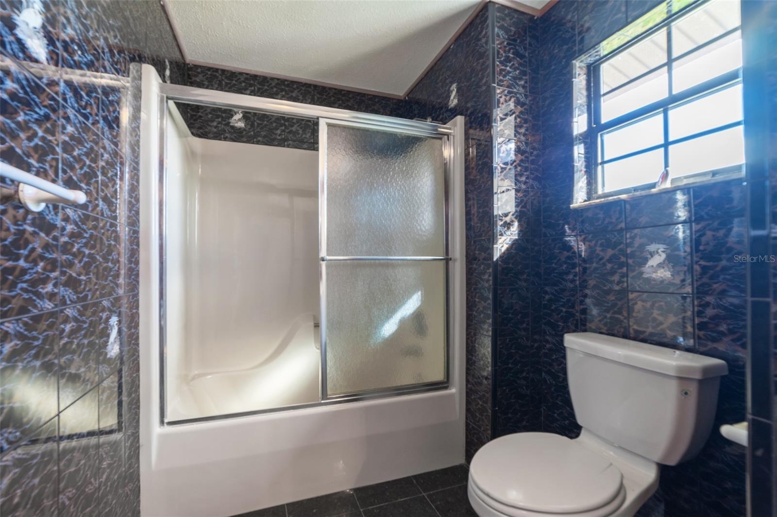 FLOR A MAR - Residential Lease