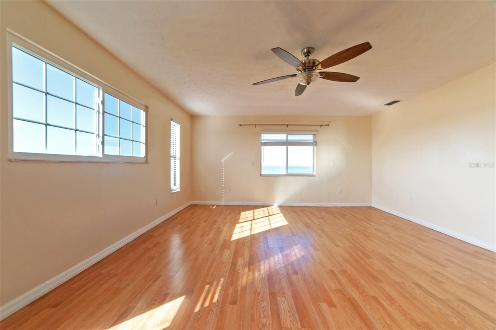 FLOR A MAR - Residential Lease