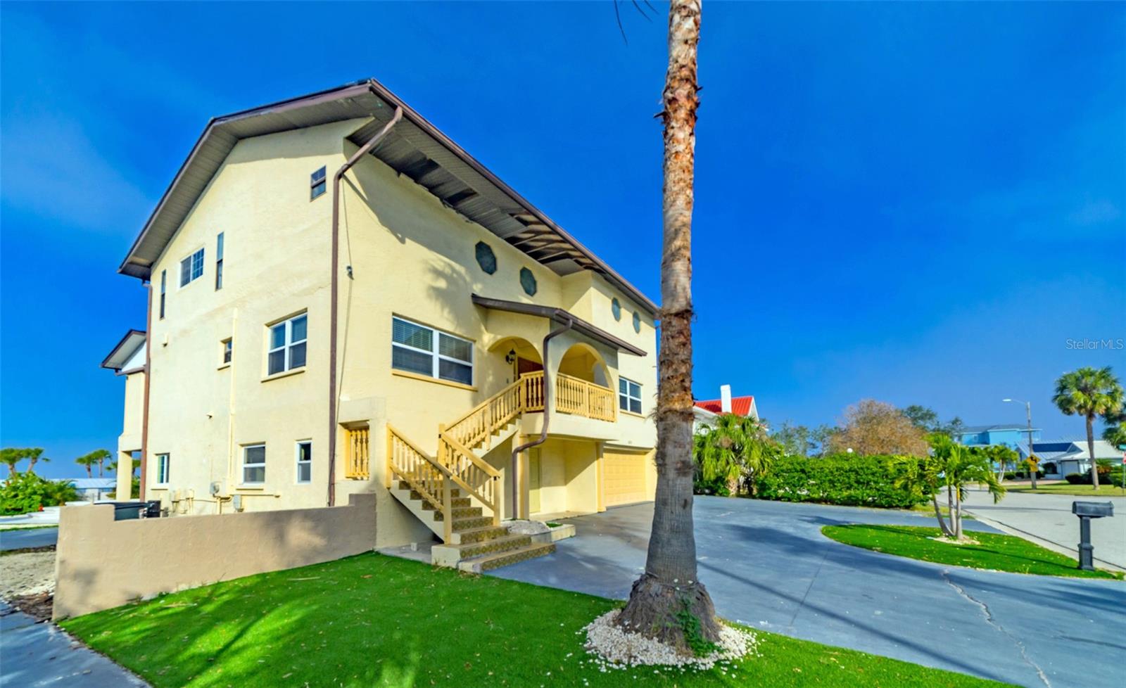 FLOR A MAR - Residential Lease