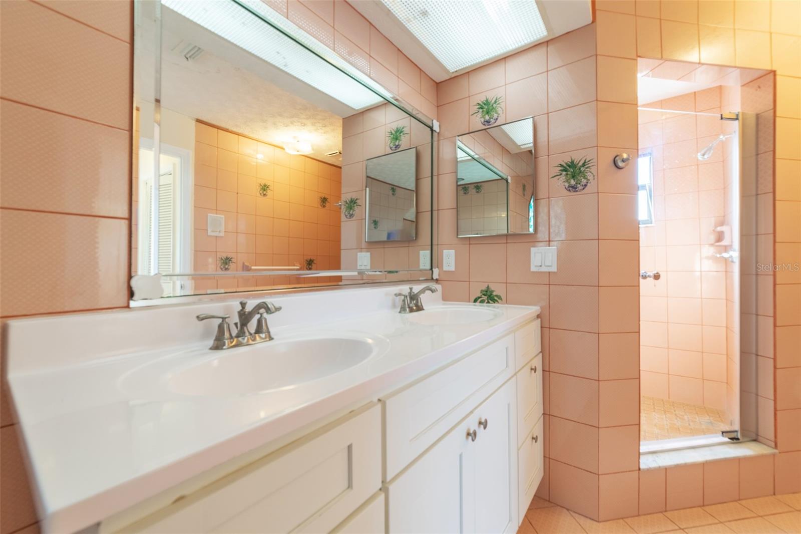 FLOR A MAR - Residential Lease