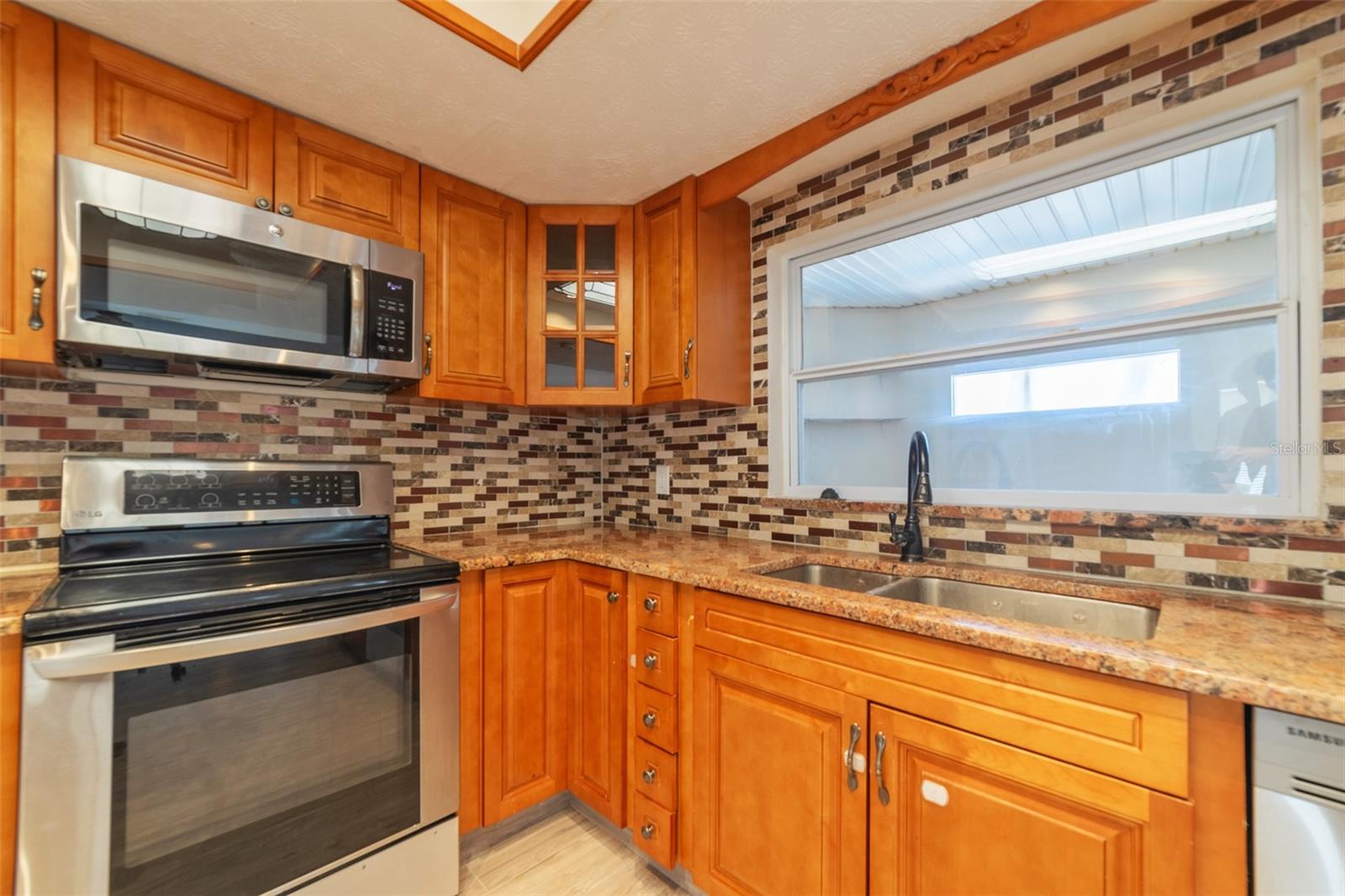 FLOR A MAR - Residential Lease