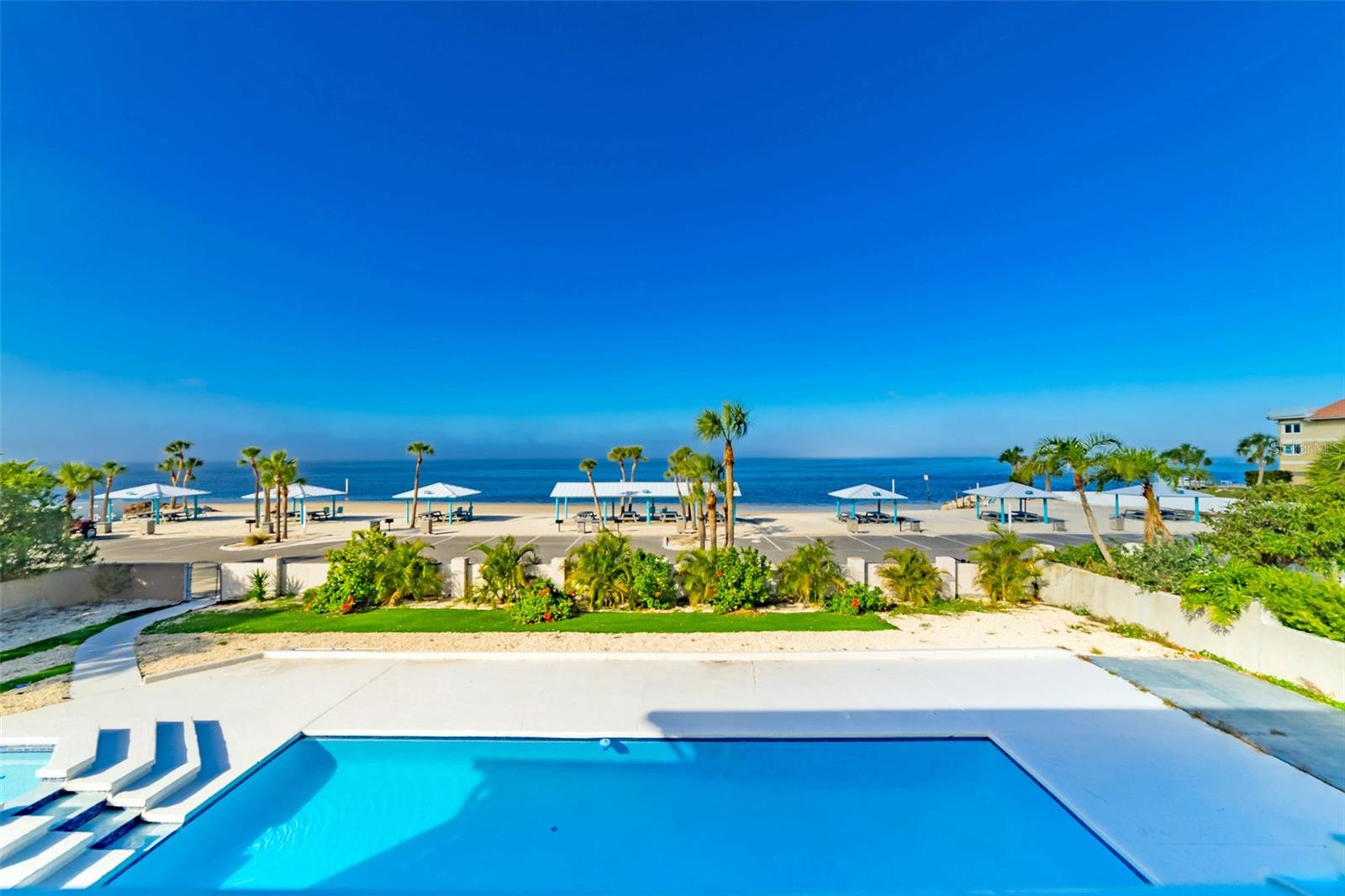 FLOR A MAR - Residential Lease