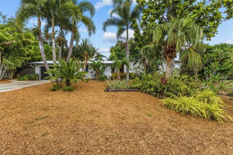 Photo of 2605 Botany Avenue, Sarasota, FL 34239 (MLS # A4696274)