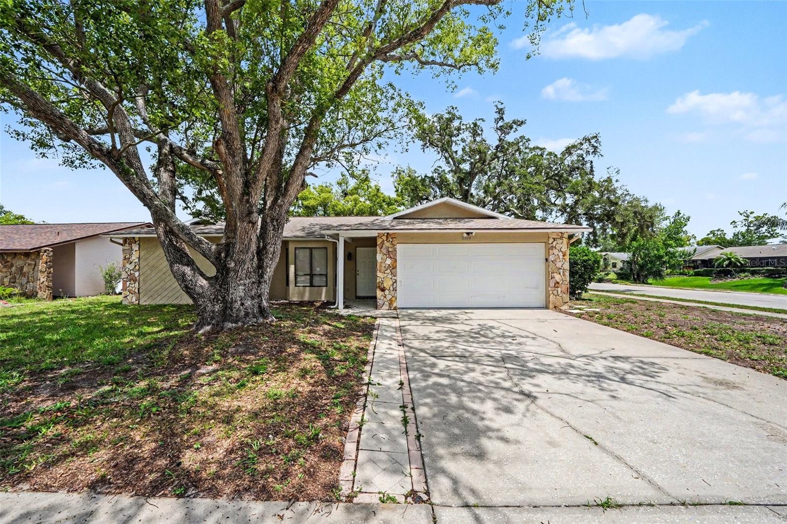 EXECUTIVE WOODS - Residential