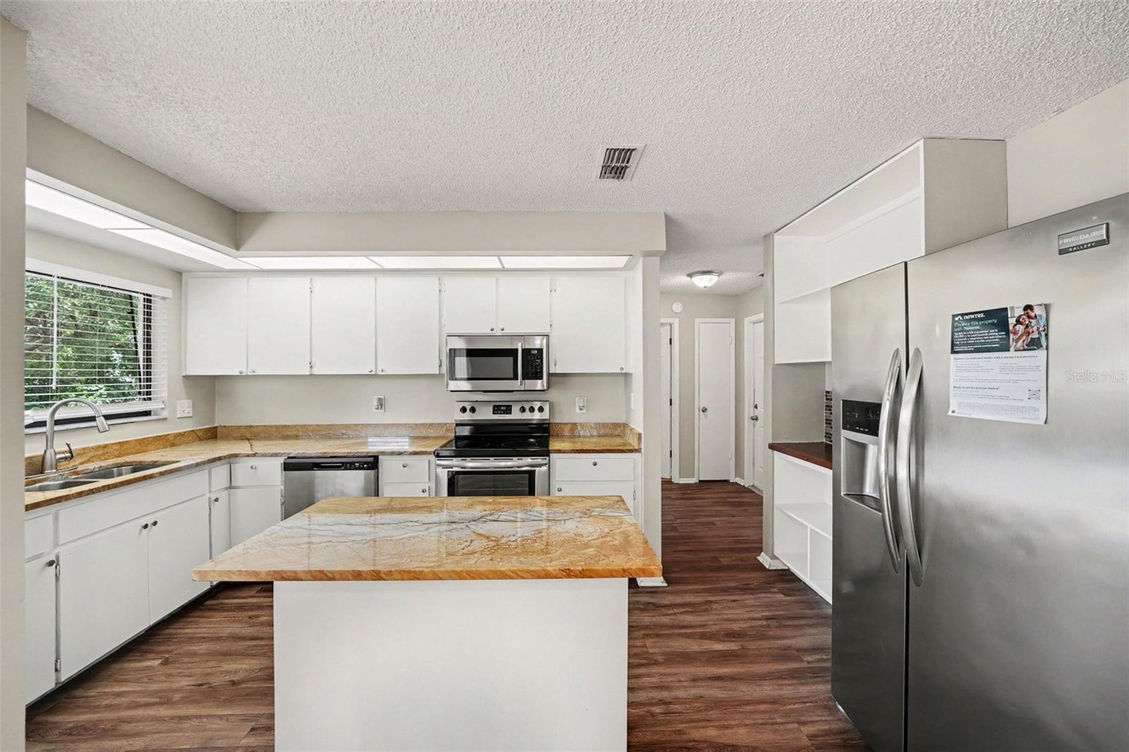 EXECUTIVE WOODS - Residential