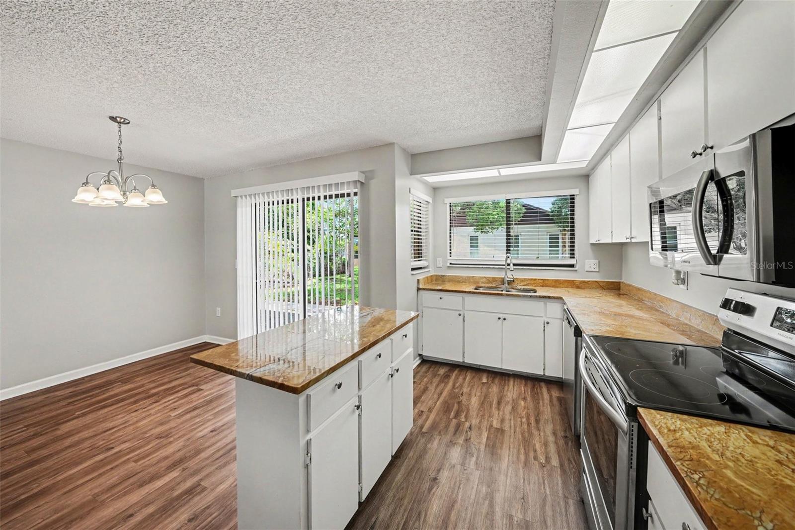 EXECUTIVE WOODS - Residential