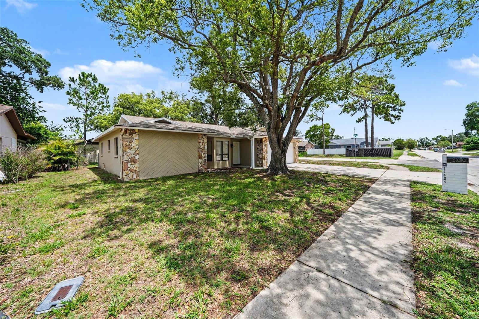 EXECUTIVE WOODS - Residential