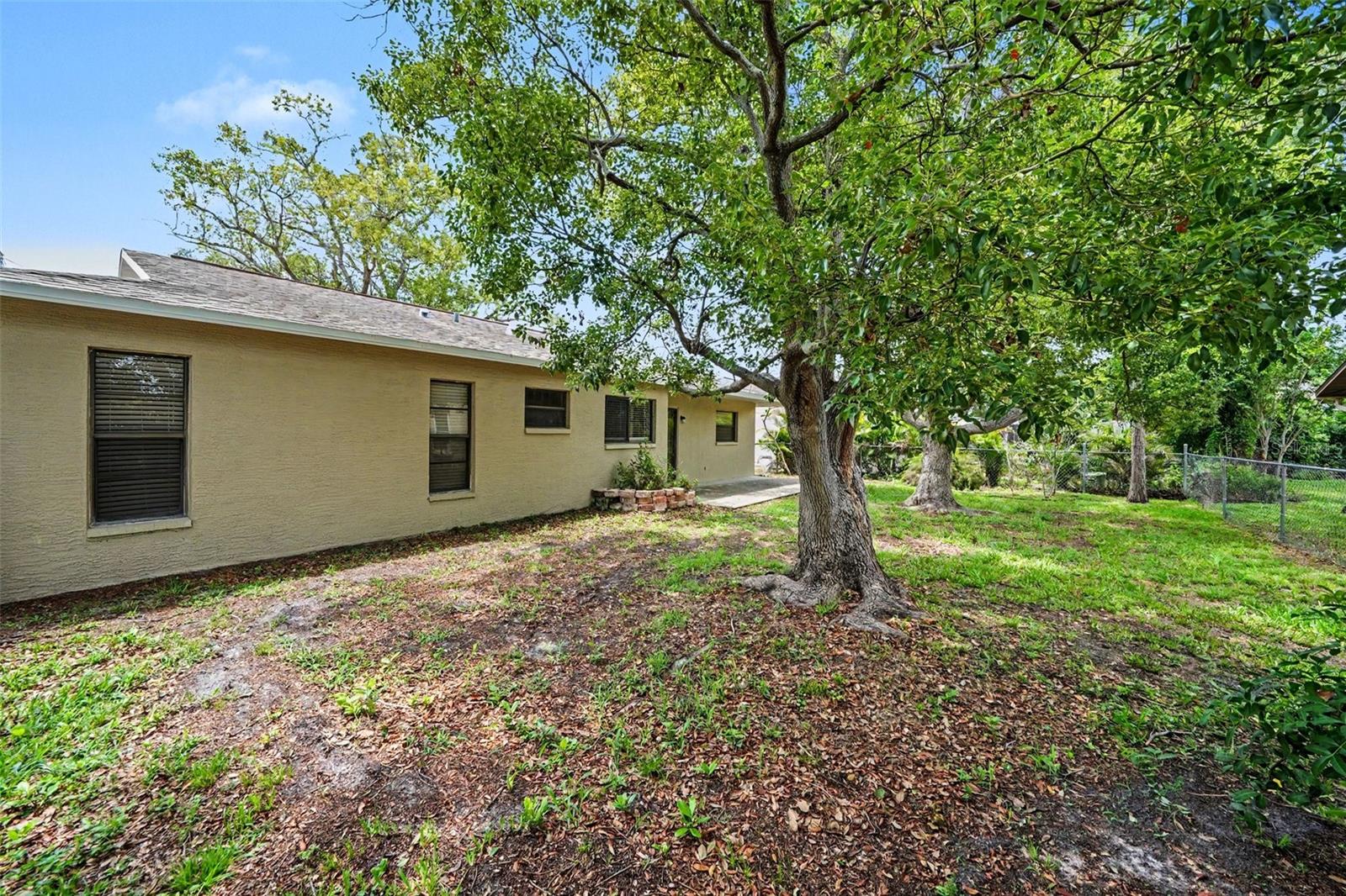 EXECUTIVE WOODS - Residential