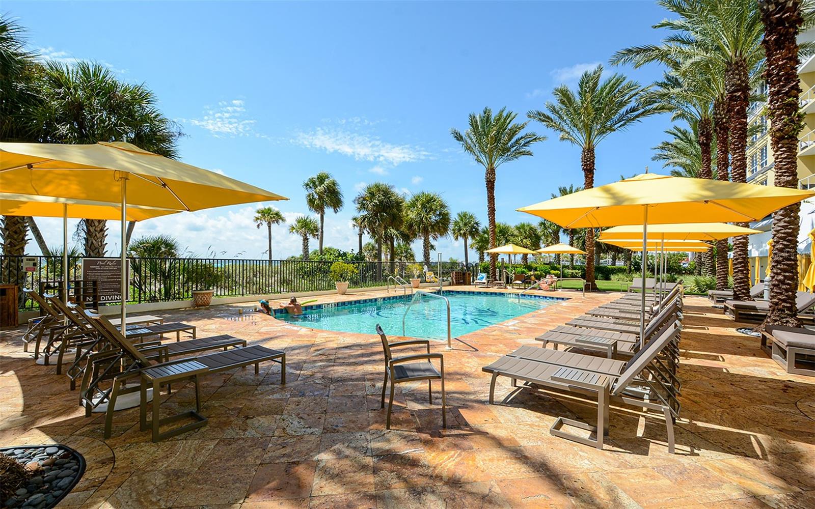 SIESTA KEY BEACH RESIDENCES - Residential