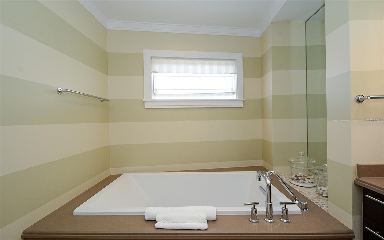 SIESTA KEY BEACH RESIDENCES - Residential