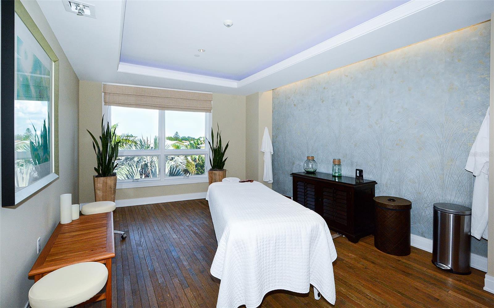 SIESTA KEY BEACH RESIDENCES - Residential