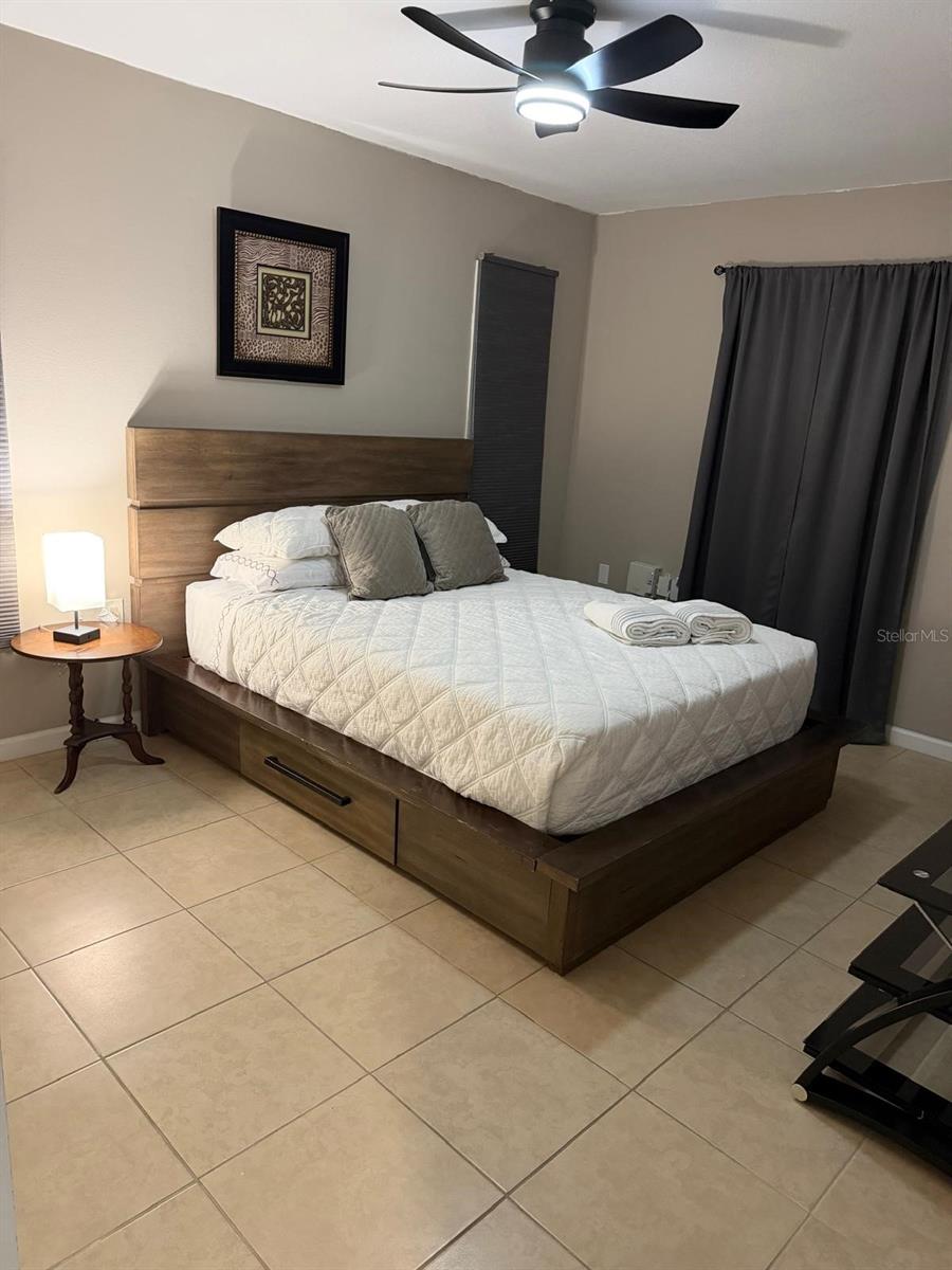 THE LAKES - Residential