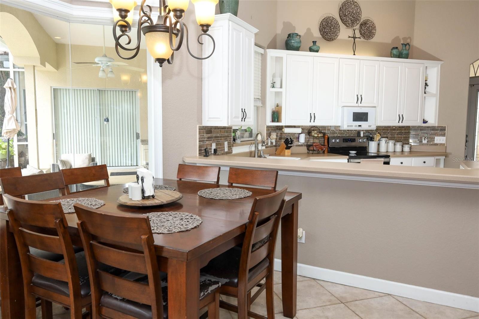 ESTATES AT ALOMA WOODS PH 1 - Residential