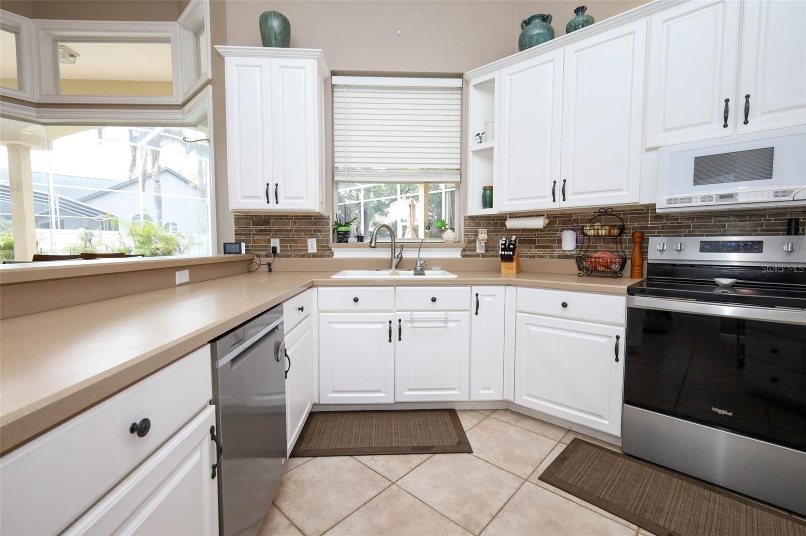 ESTATES AT ALOMA WOODS PH 1 - Residential