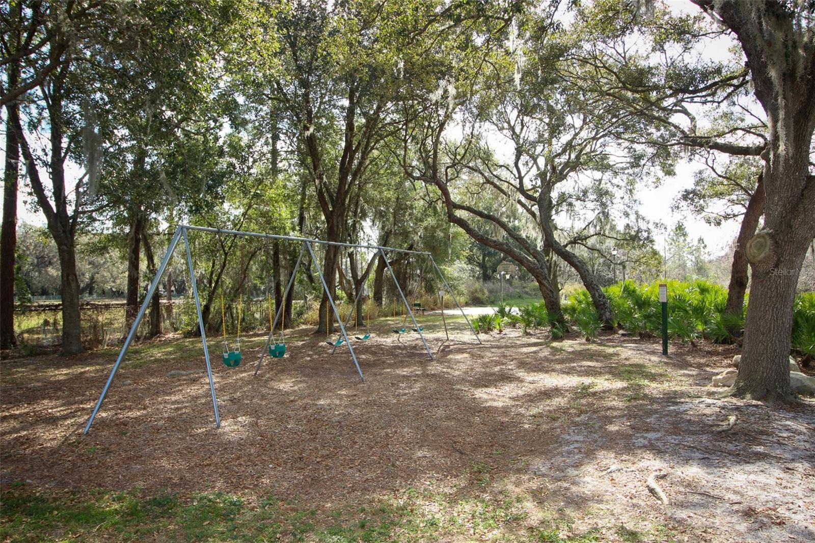 ESTATES AT ALOMA WOODS PH 1 - Residential